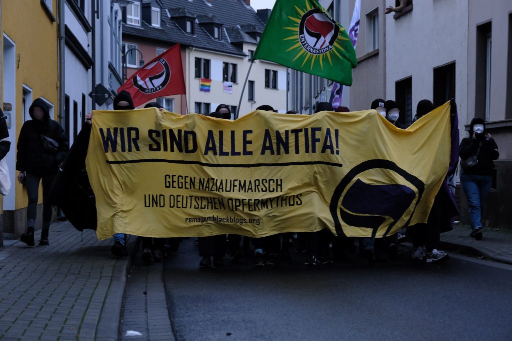 Fronttranspa der antifaschistischen Demo in Remagen
